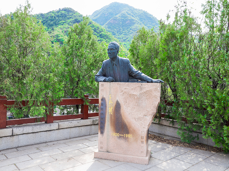 长城华人怀思堂距离高速远吗(乘车方便吗)